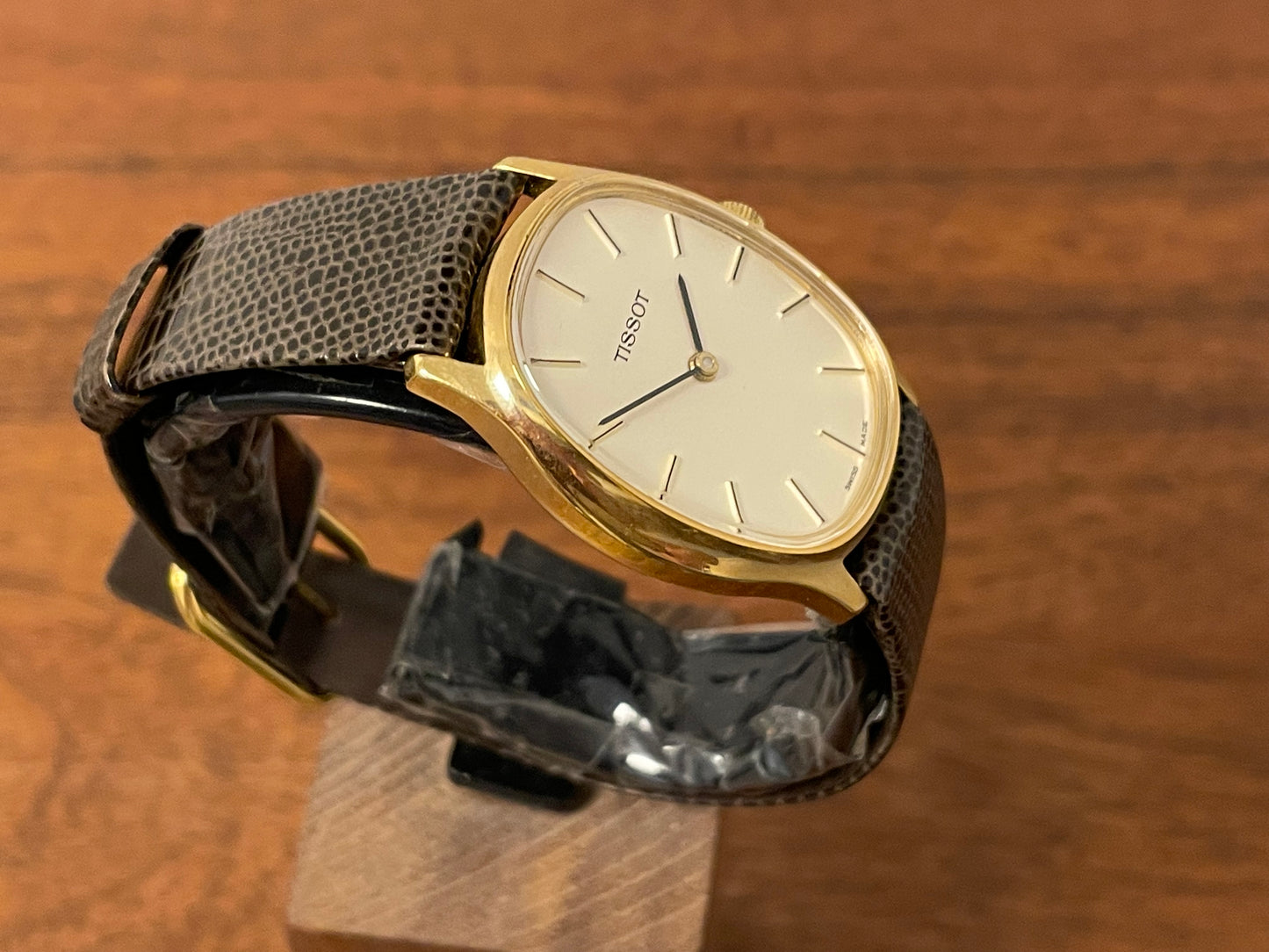 (1970s) Tissot 41141 "Ellipse" dress watch - gold case - silver brushed dial w/ gold stick markers (NOS)