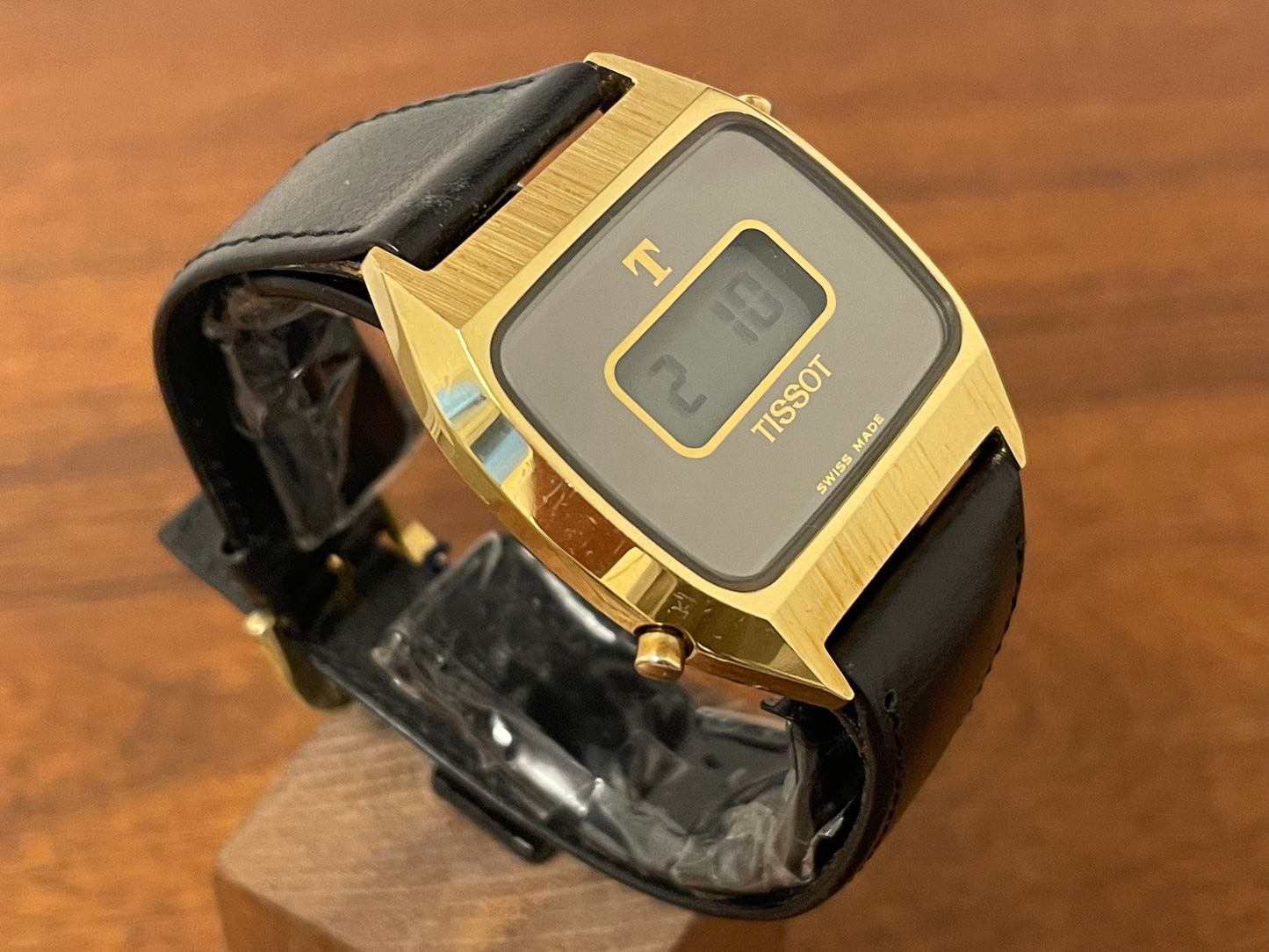 (1970s) Tissot 652-95010 cal. 4012 digital watch  - gold case - mirror dial w/ LCD (NOS)