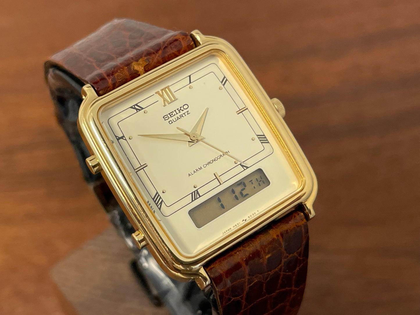 (1985) Seiko H601-5010 Alarm Chronograph - cream dial w/ gold Roman numerals (mint)