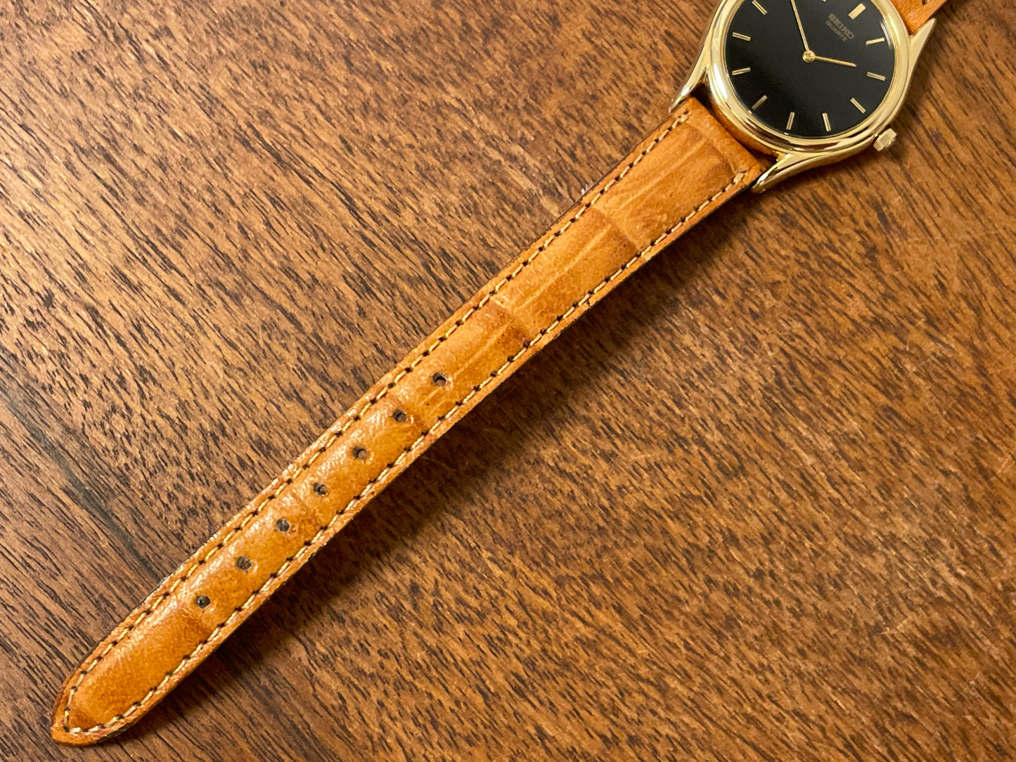 (1993) Seiko 4N00-0591 dress watch - gold bezel w/ black dial and gold markers - small size (NOS)