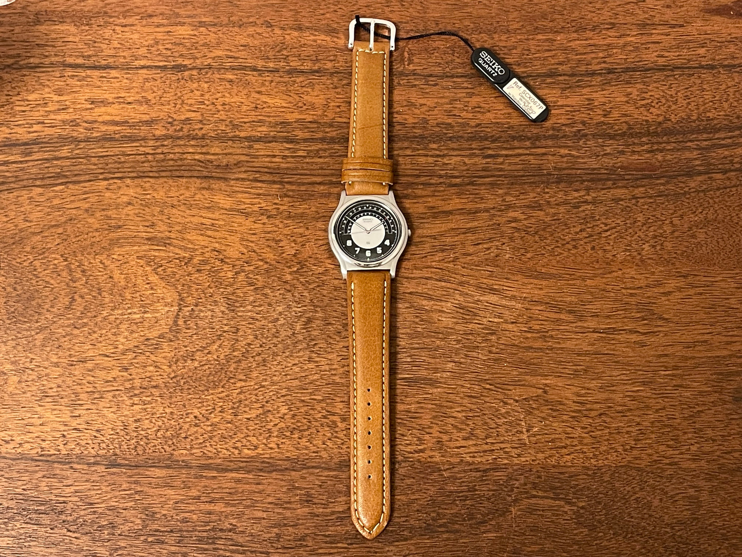 (1988) Seiko 5Y22-7010 Quartz SQ dress watch - black dial w/ 180° arc date window (NOS)