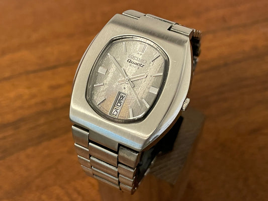 (1984) Seiko 3863-5009 Quartz 3003 "silver textured dial" front view