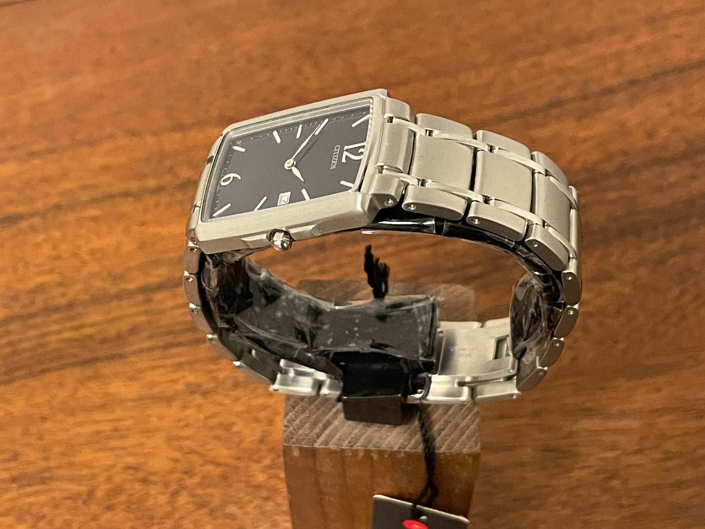 (1990) Citizen 1015-H23389 - integrated bracelet - black dial w/ silver Arabic numerals & markers (NOS)