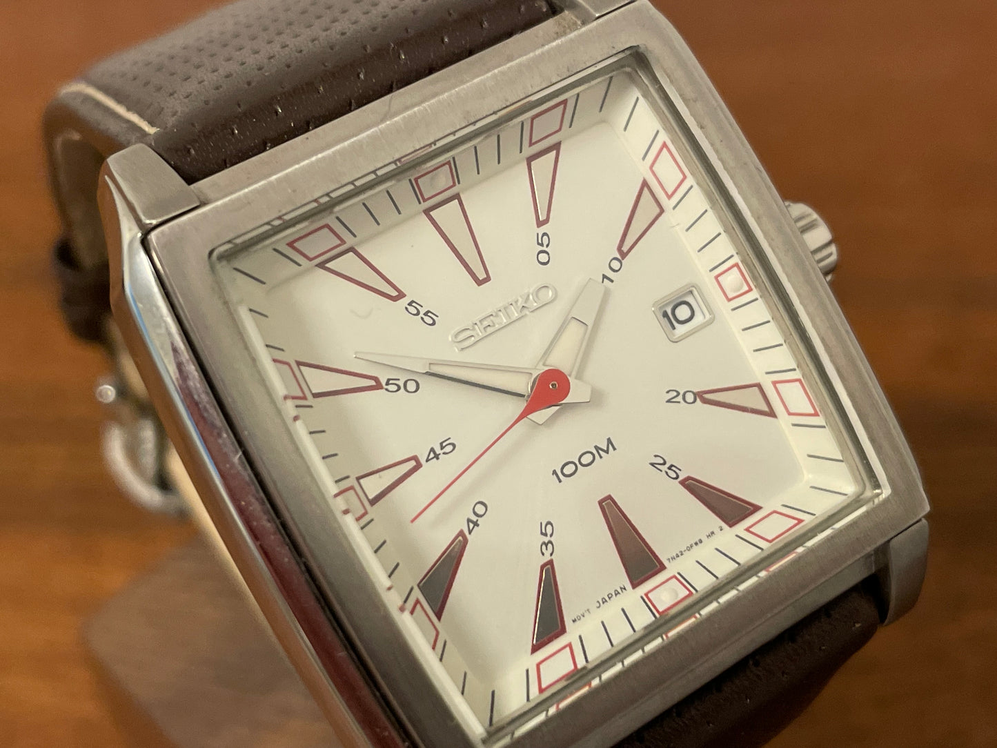 (2007) Seiko 7N42-0DN0 "Tank Jumbo" - white dial w/ red highlights (NOS)