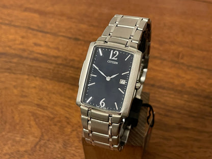 Front side (1990) Citizen 1015-H23389 - integrated bracelet - black dial w/ silver Arabic numerals & markers (NOS)