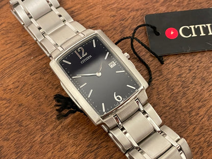 (1990) Citizen 1015-H23389 - integrated bracelet - black dial w/ silver Arabic numerals & markers (NOS)