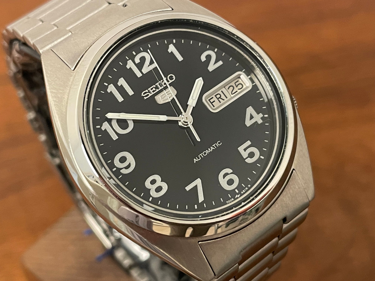 (1996) Seiko 5 automatic 7009-3180 - black dial w/ military style numerals (NOS)