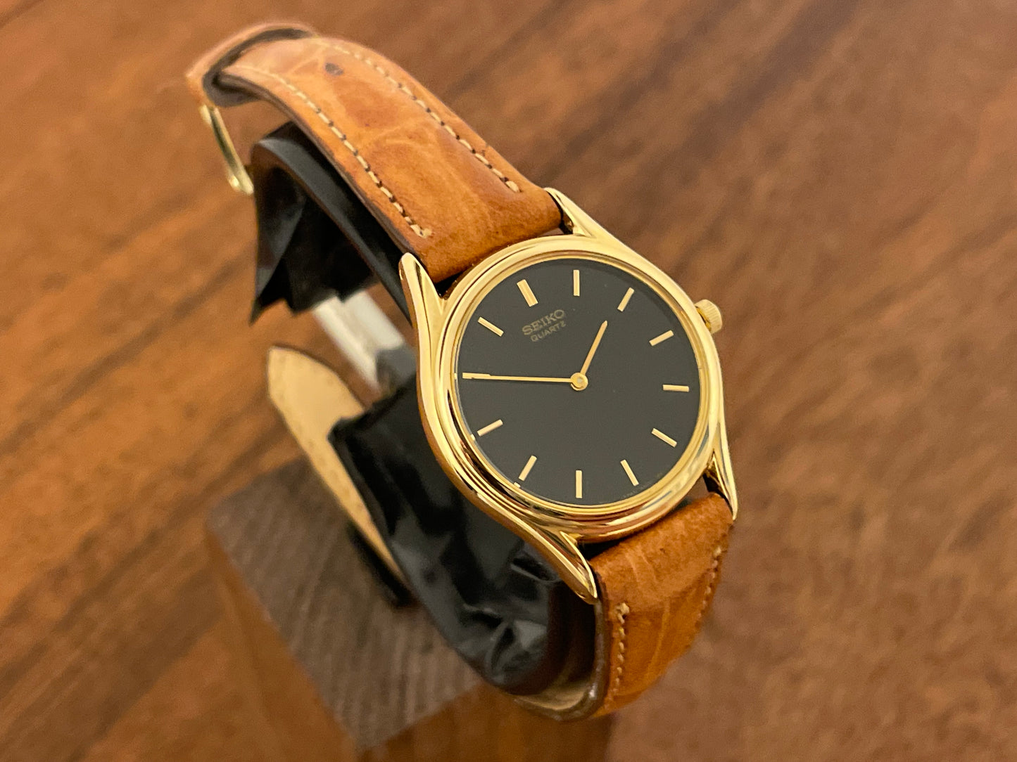 (1993) Seiko 4N00-0591 dress watch - gold bezel w/ black dial and gold markers - small size (NOS)