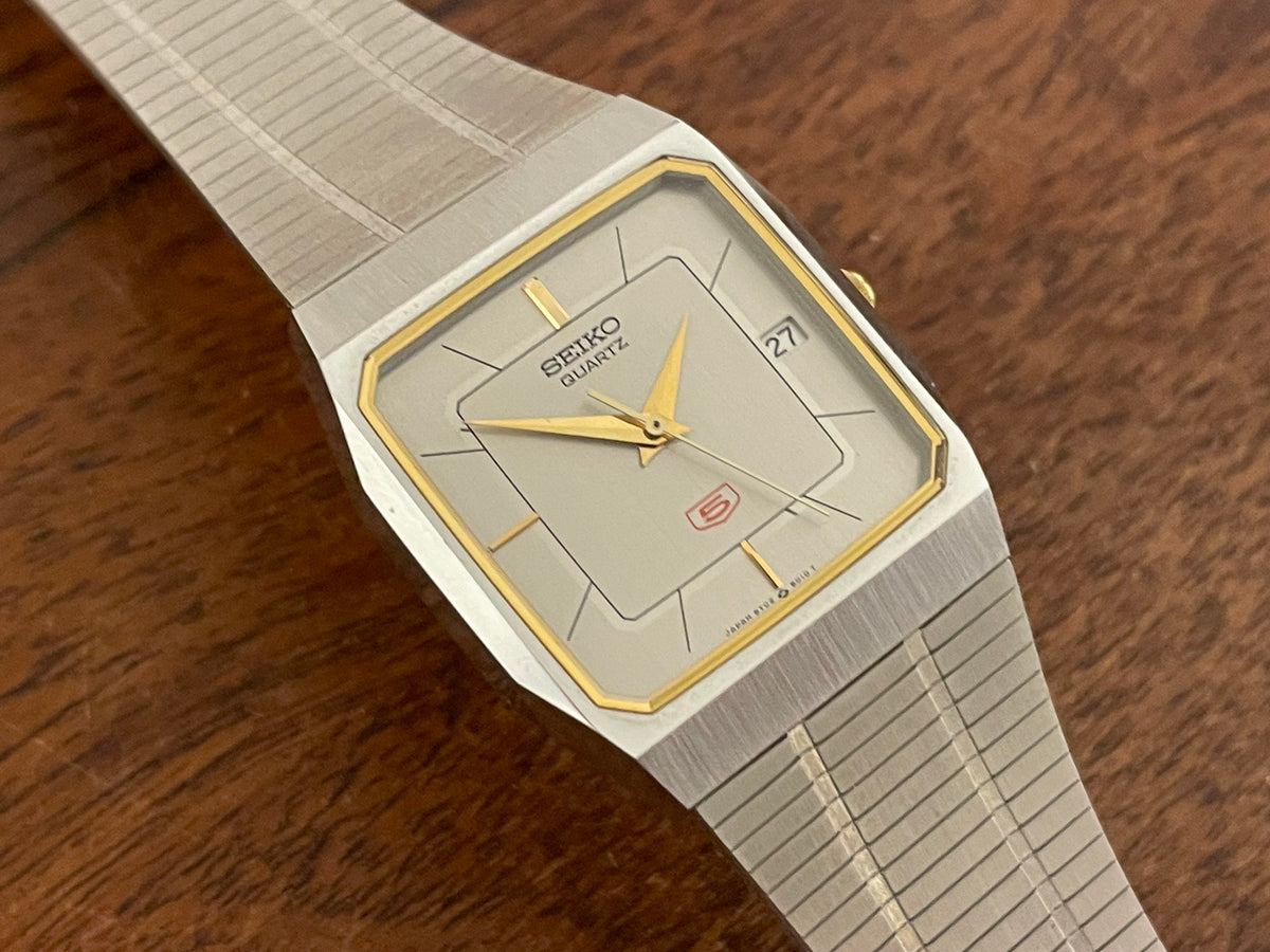 (1985) 5Y02-5010 Seiko 5 quartz - integrated bracelet - silver brushed dial w/ stick markers (mint)