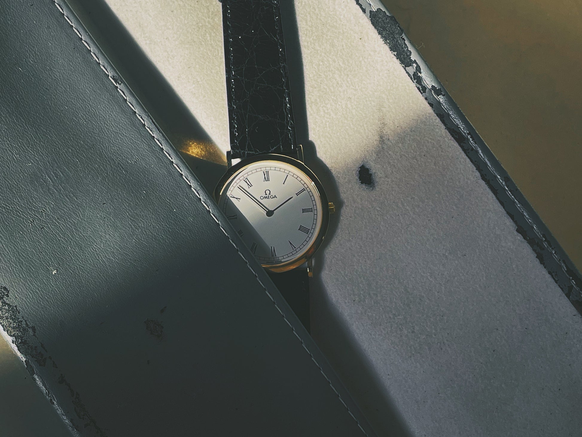 (1990s) Omega De Ville 195.0075 ultra thin dress watch - Cal. 1378 - cream dial w/ Roman numerals (NOS) in sleeve