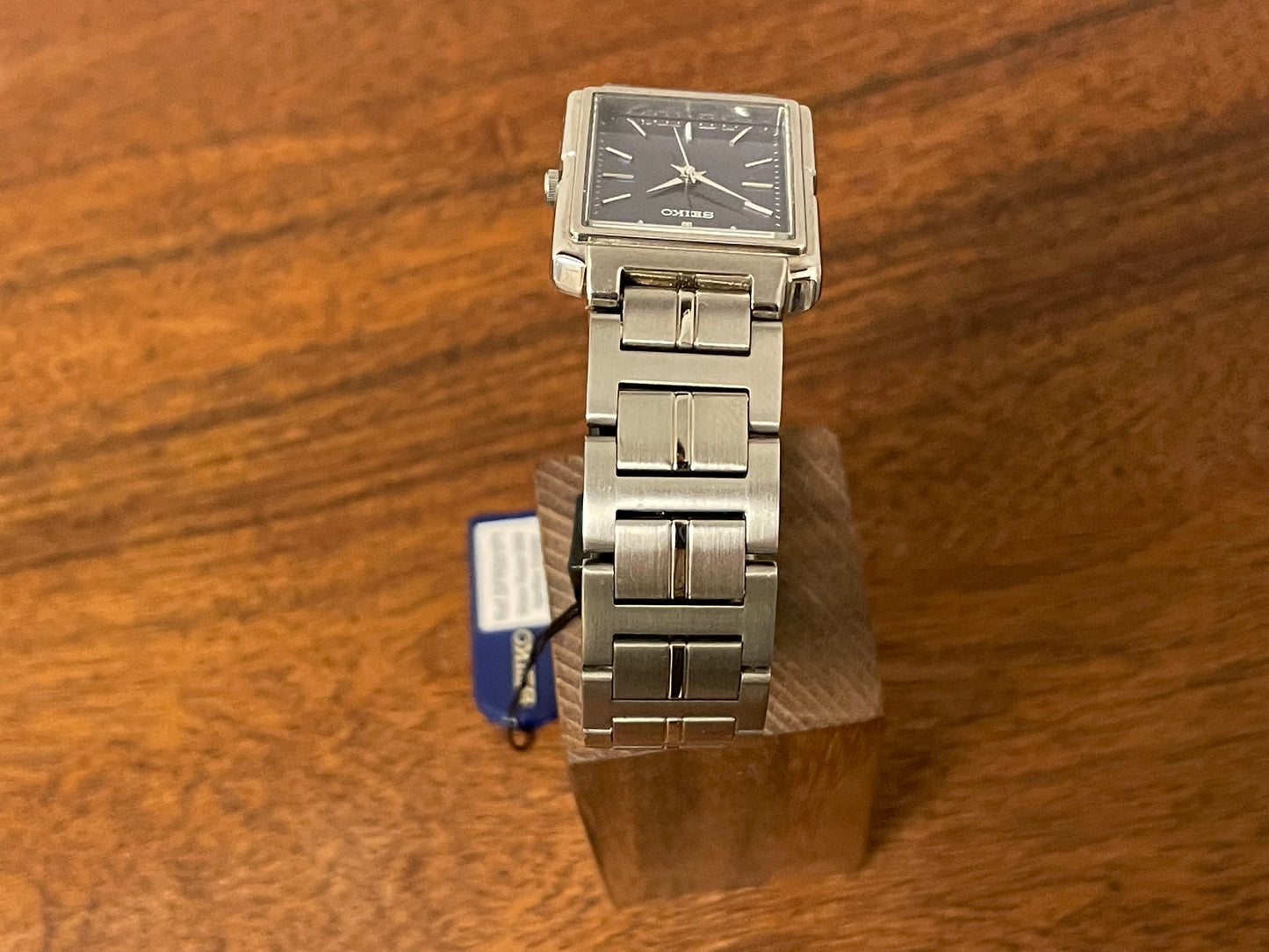 (1991) Seiko 7N01-5C90 - integrated bracelet - blue dial w/ silver markers (NOS)