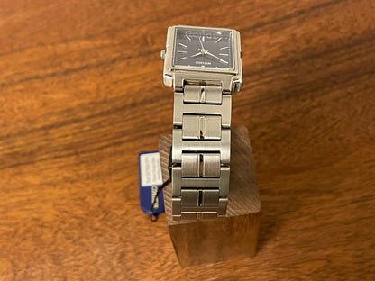 (1991) Seiko 7N01-5C90 - integrated bracelet - blue dial w/ silver markers (NOS)