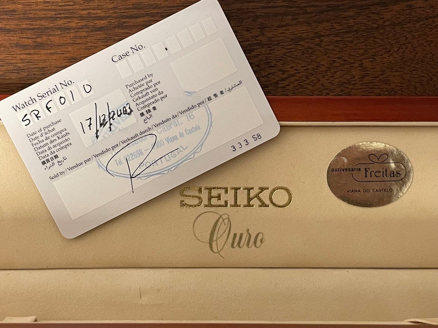 (1990s) Seiko 7N01-0BA8 18K gold collection "tank" - 18k solid gold case - white & cream dial (NOS + full set)