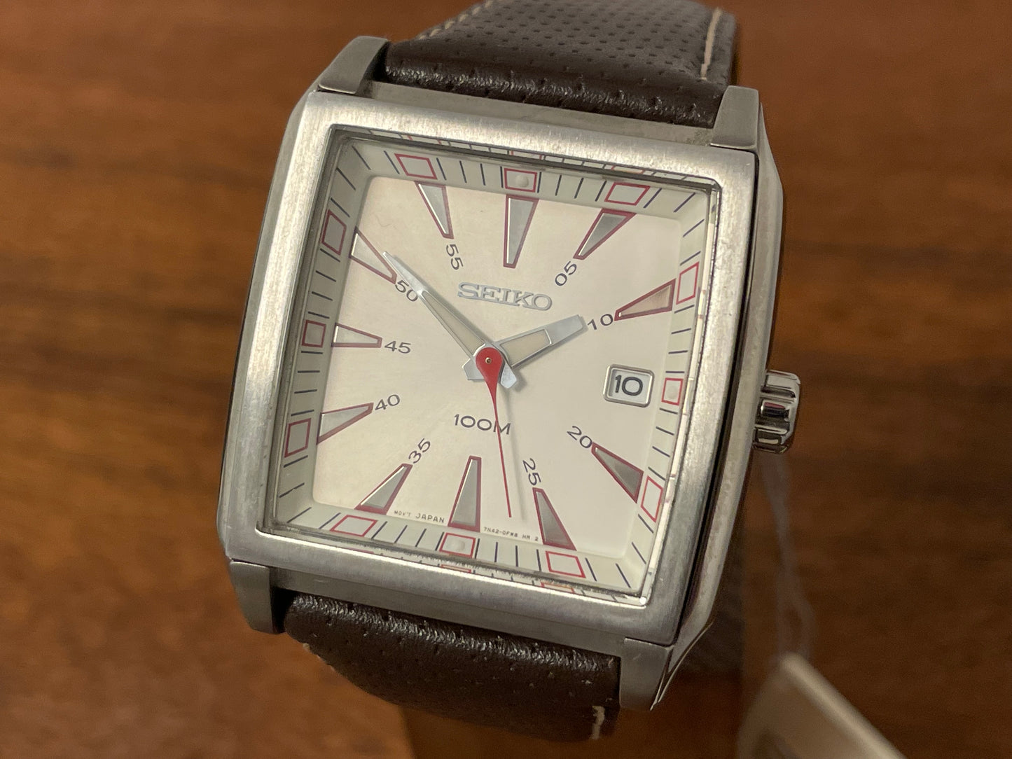 (2007) Seiko 7N42-0DN0 "Tank Jumbo" - white dial w/ red highlights (NOS)
