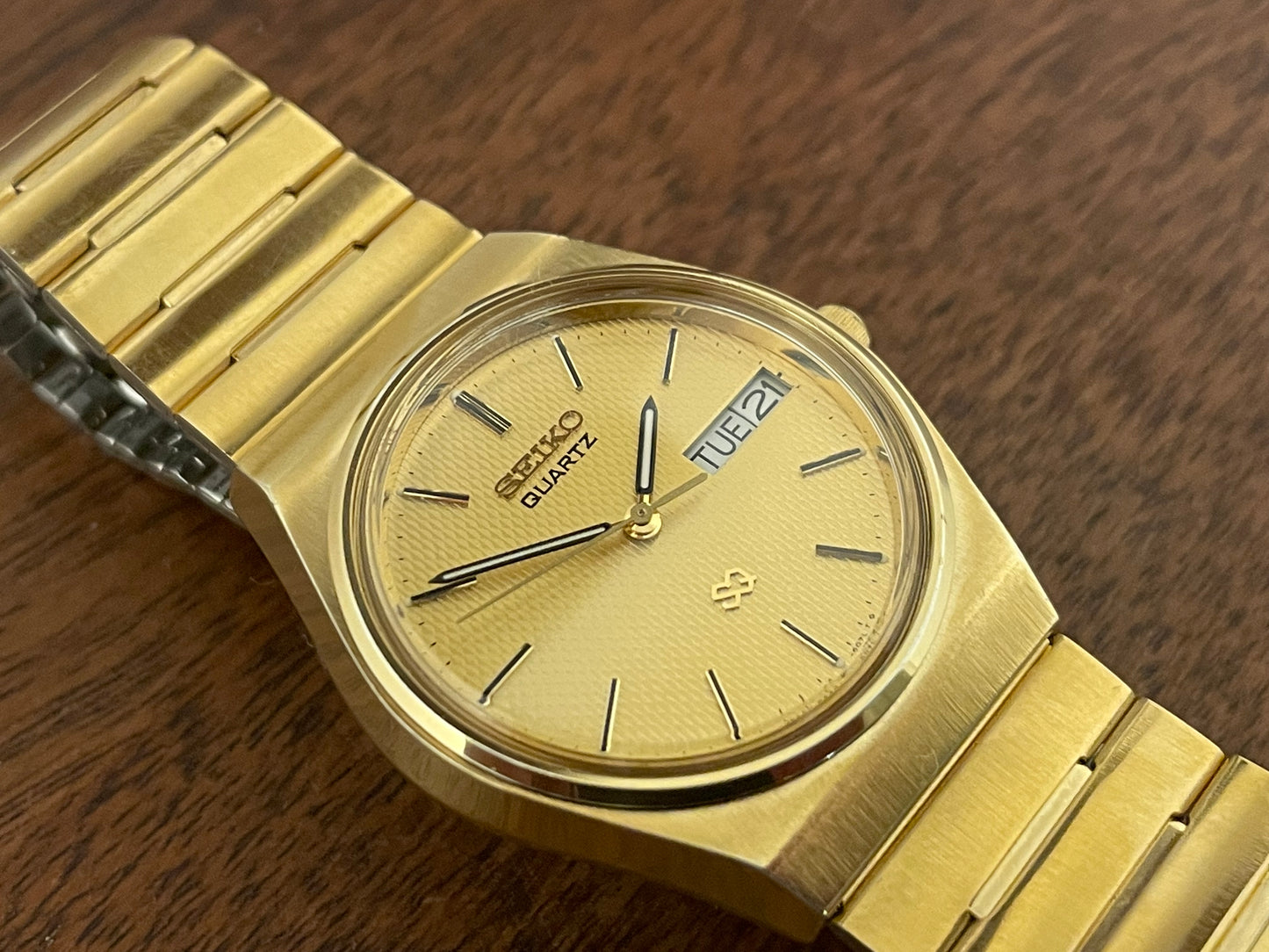 (1982) Seiko 8223-6060 SQ - Solid Gold Plated (SGP) case with gold dial