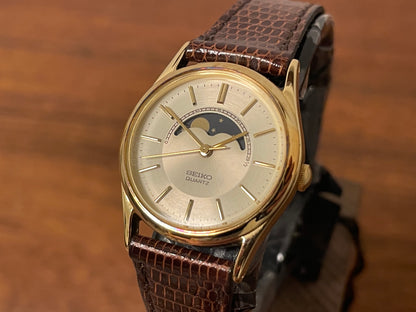 (1985) Seiko 2A24-0040 dress watch - champagne dial w/ moonphase & stick markers - small size (NOS)