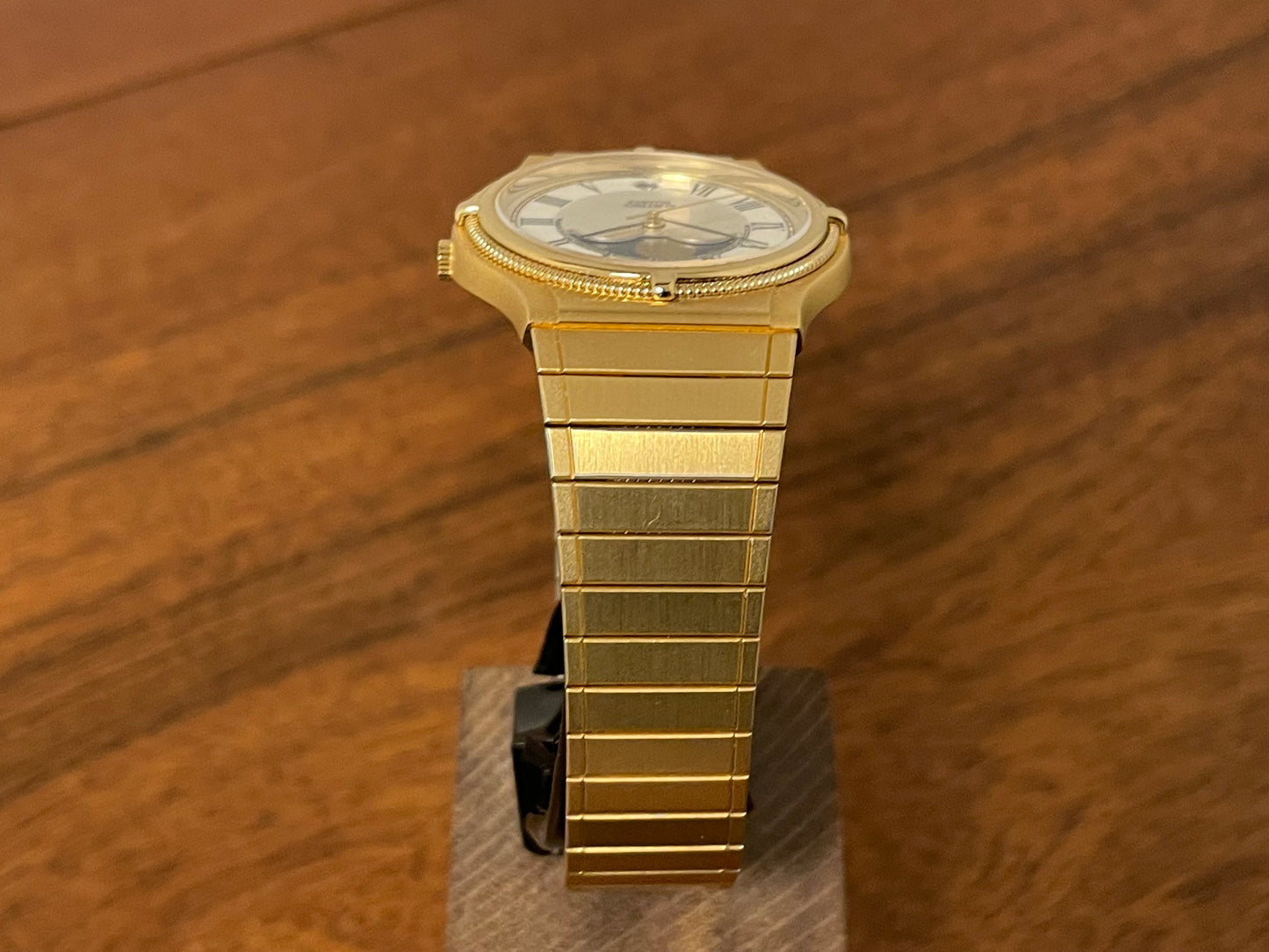 (1985) Seiko 7434-6010 gold colored dress watch with moon phase (NOS)