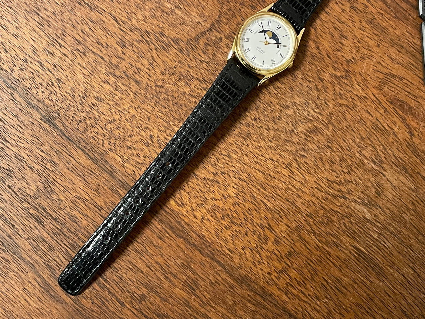 (1986) Seiko 2A24-0040 dress watch - white dial w/ moonphase & Roman numerals - small size (NOS)