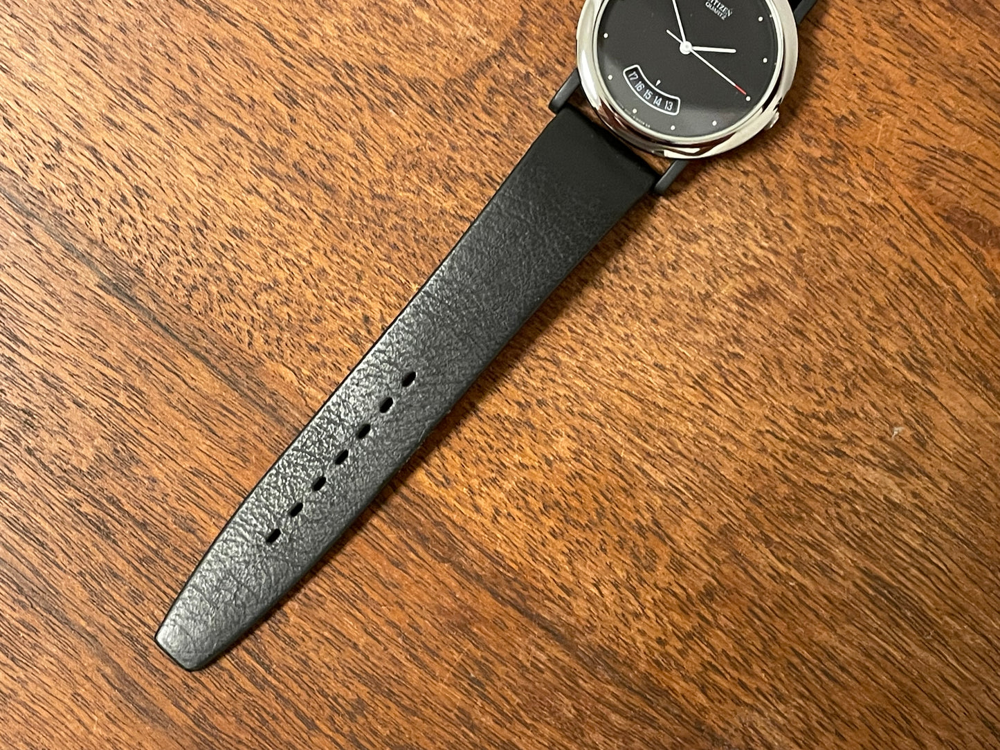 (1989) Citizen QD9022-05E dress watch - black lugs - black dial w/ arc date window (NOS)