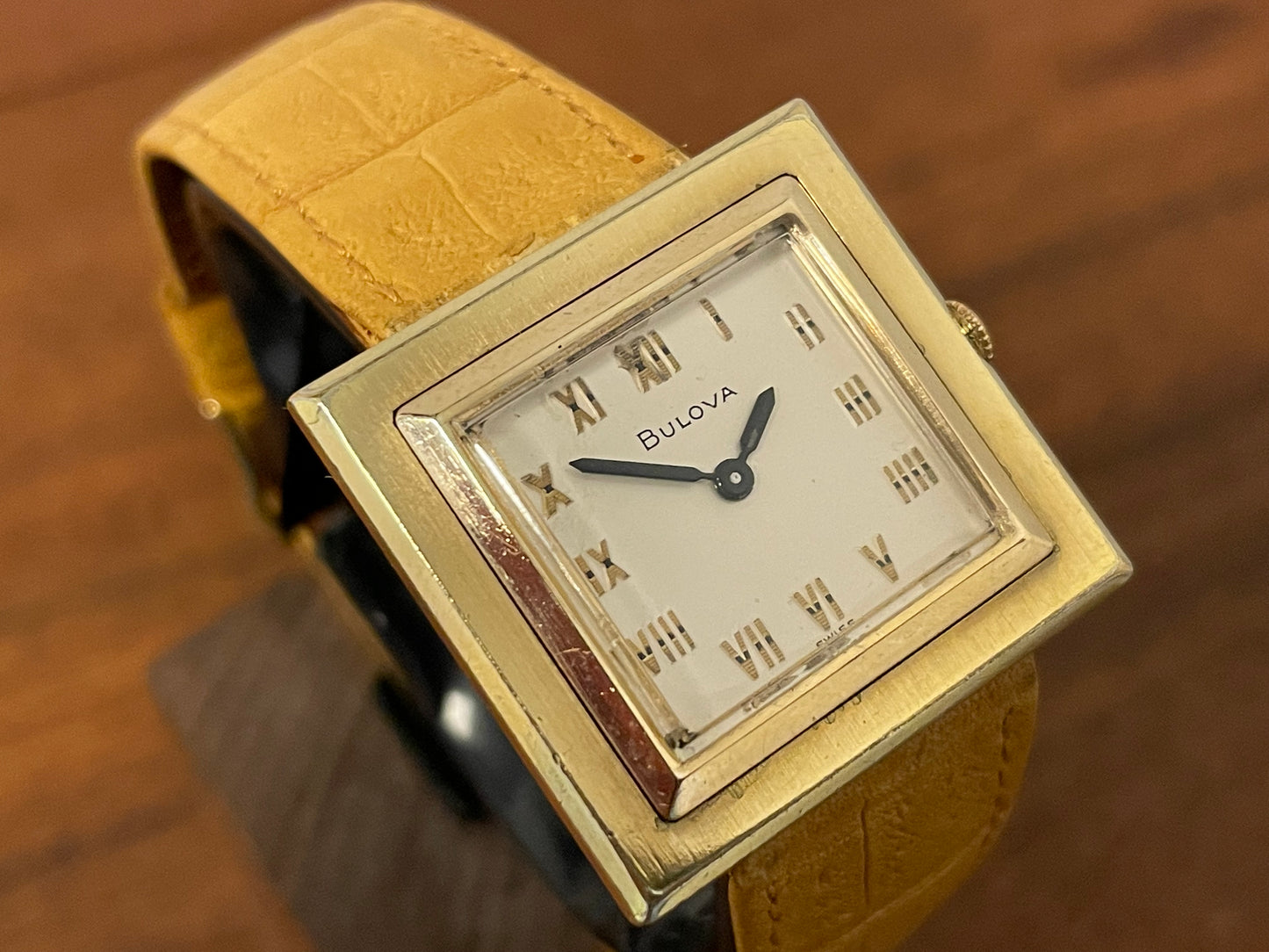 (1969) Bulova 62905-5Y President "G" M9 square dress watch - champagne dial with gold Roman numerals (serviced)