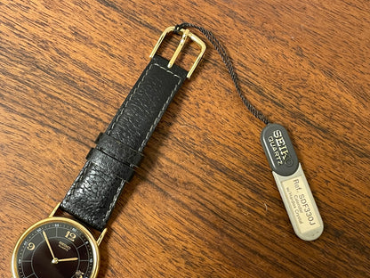 (2000) Seiko 5Y39-7010 dress watch - gold colored case - black dial w/ flat gold Arabic numerals (NOS)