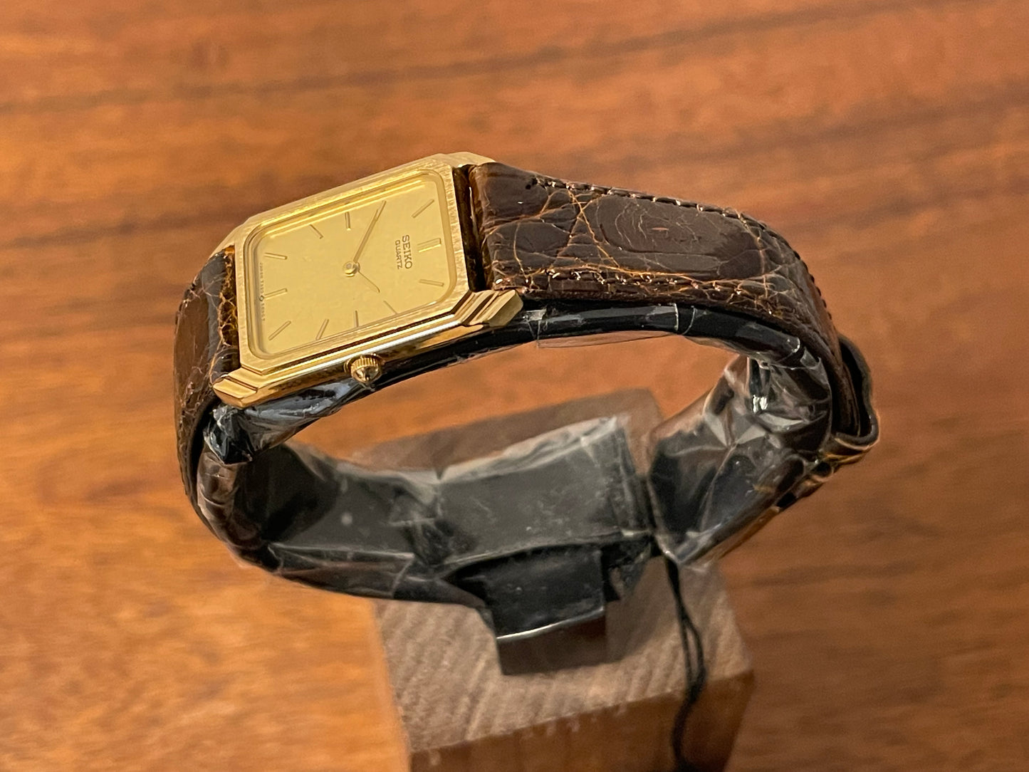 (1983) Seiko 7320-5500 "Tank" dress watch - gold dial w/ gold markers - small size (NOS)