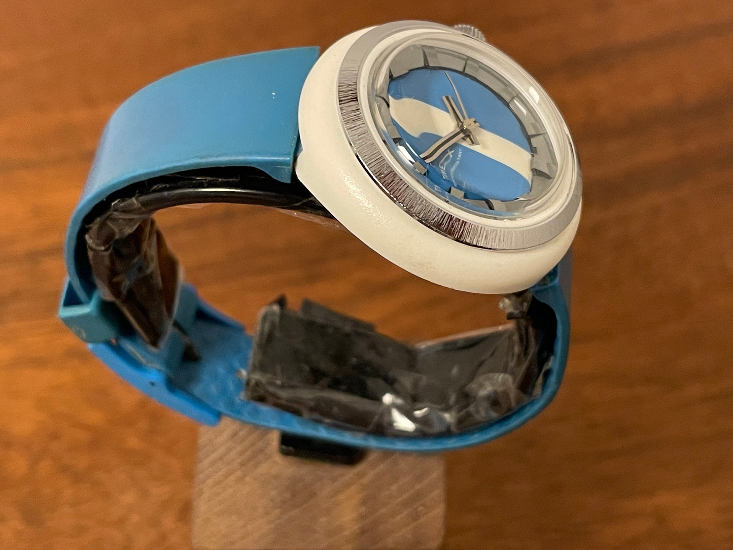 (1970s) Timex 290-181 UFO - white plastic case - blue & white dial w/ silver markers - small size (NOS + full set)