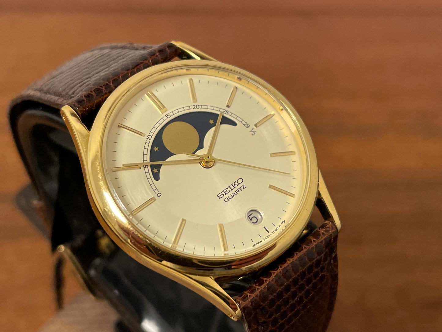 (1986) Seiko 7434-7000 dress watch with moon phase - champagne stick dial (NOS)