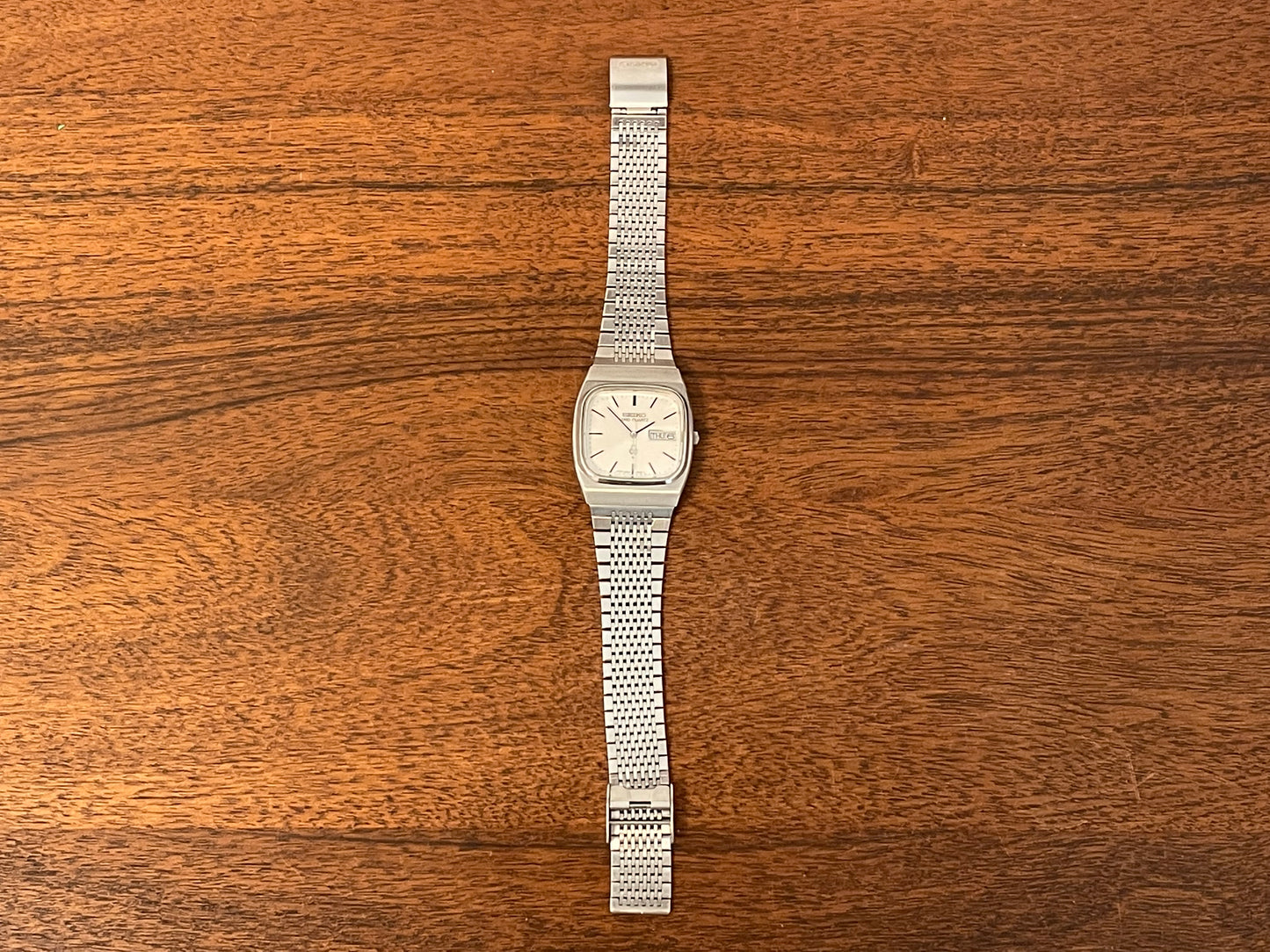 (1979) Seiko 8243-5000 Lord Quartz - white textured dial (serviced)