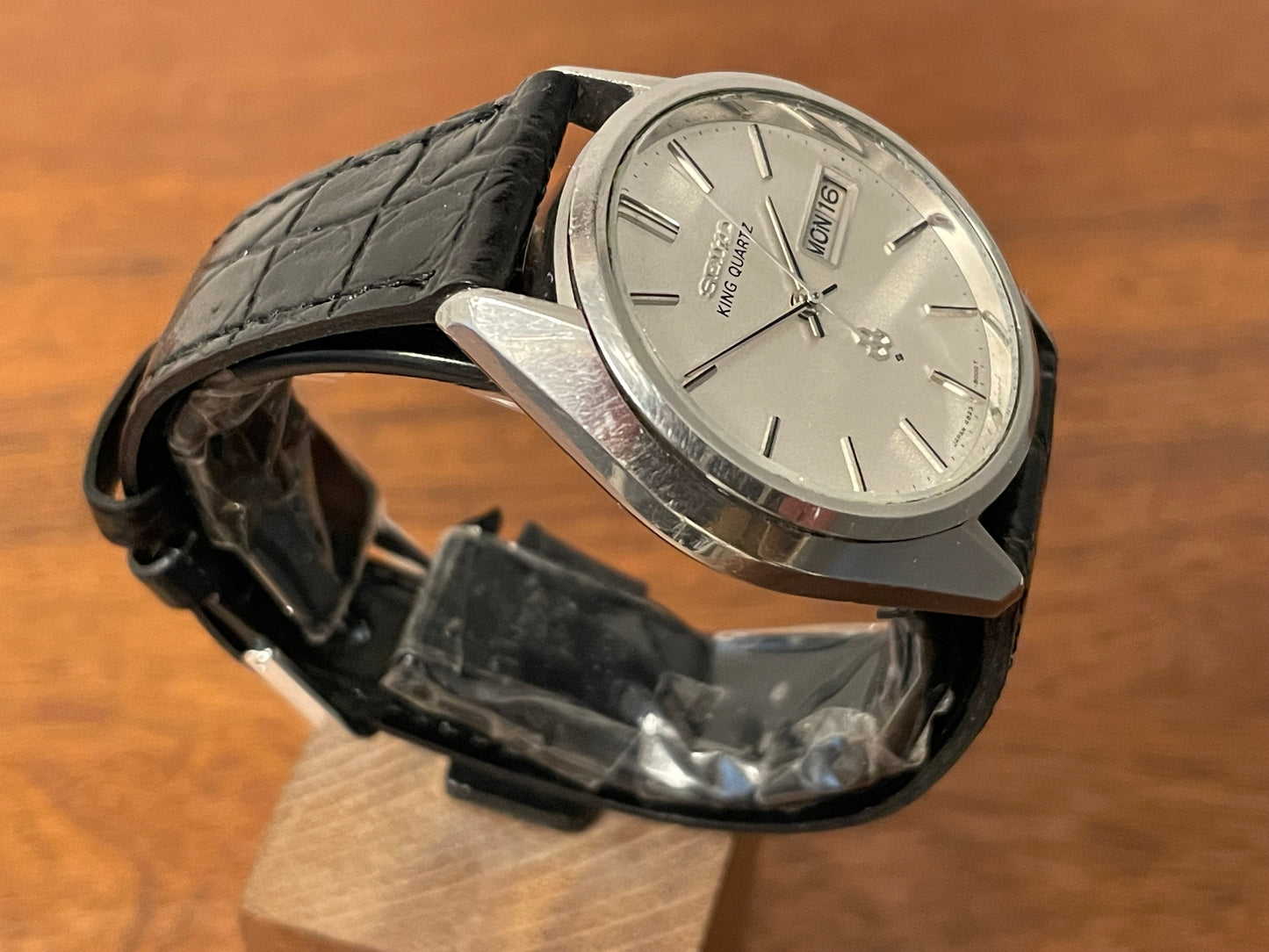 (1975) Seiko 4823-8000 King Quartz - silver grain dial w/ silver markers