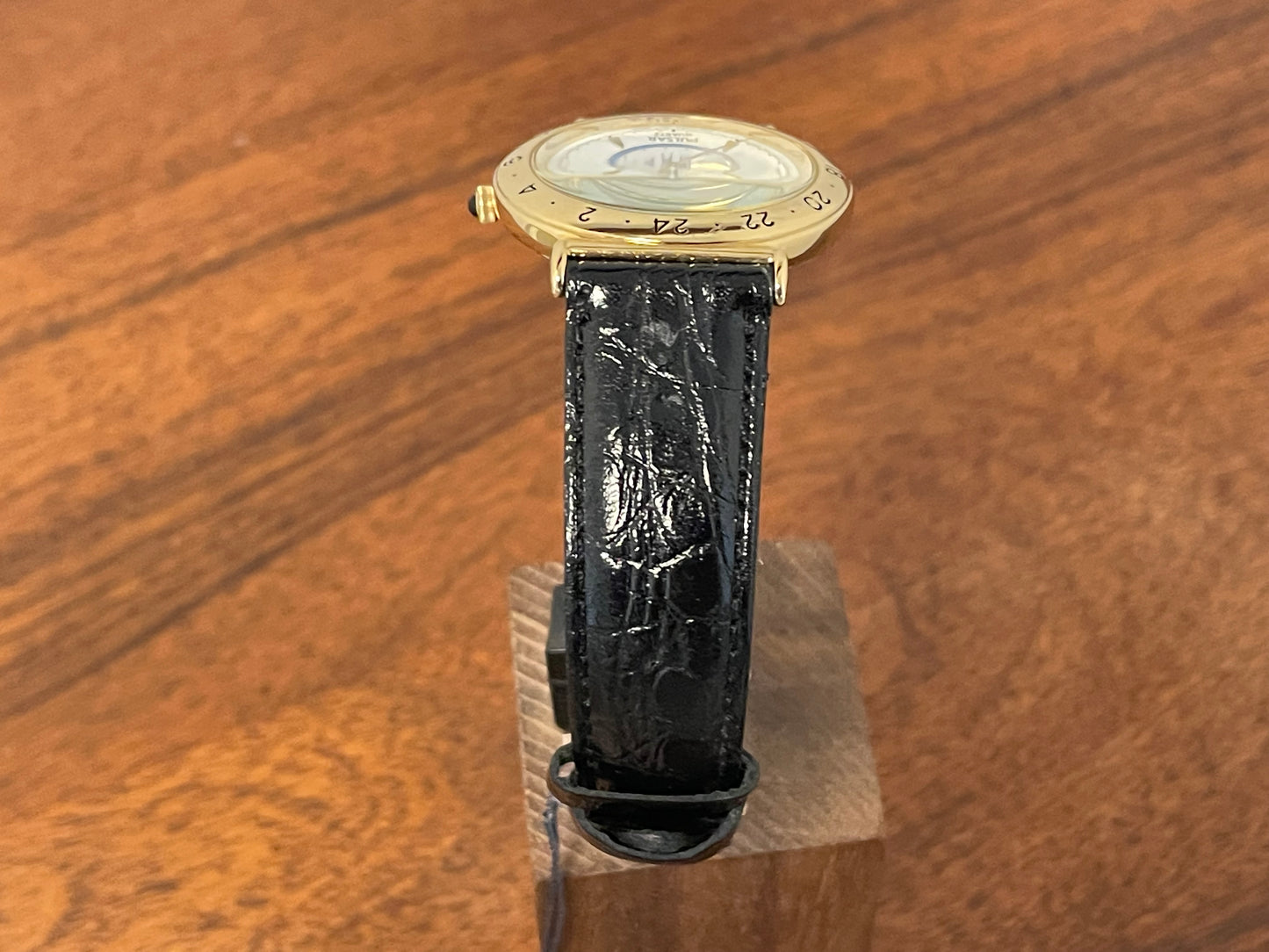 (1999) Pulsar V339-6000 world Timer - gold case - rotating white dial w/ gold markers (NOS)