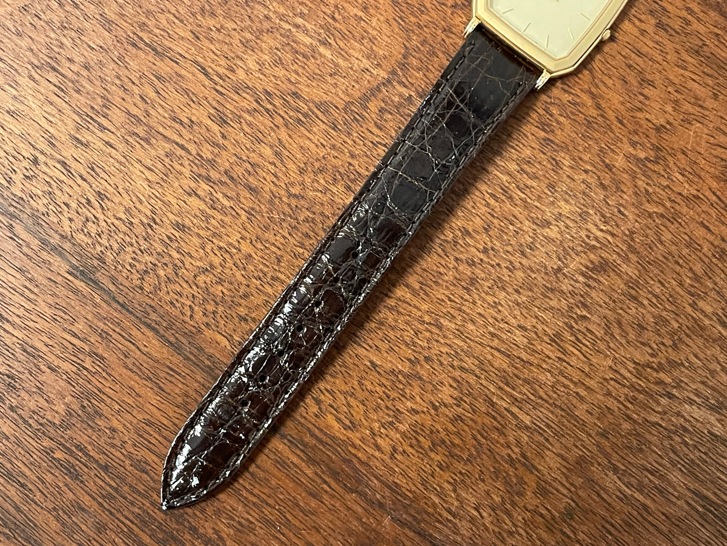 (1987) Seiko 5E20-5A00 "Tank" dress watch - champagne patterned dial w/ gold markers (NOS)