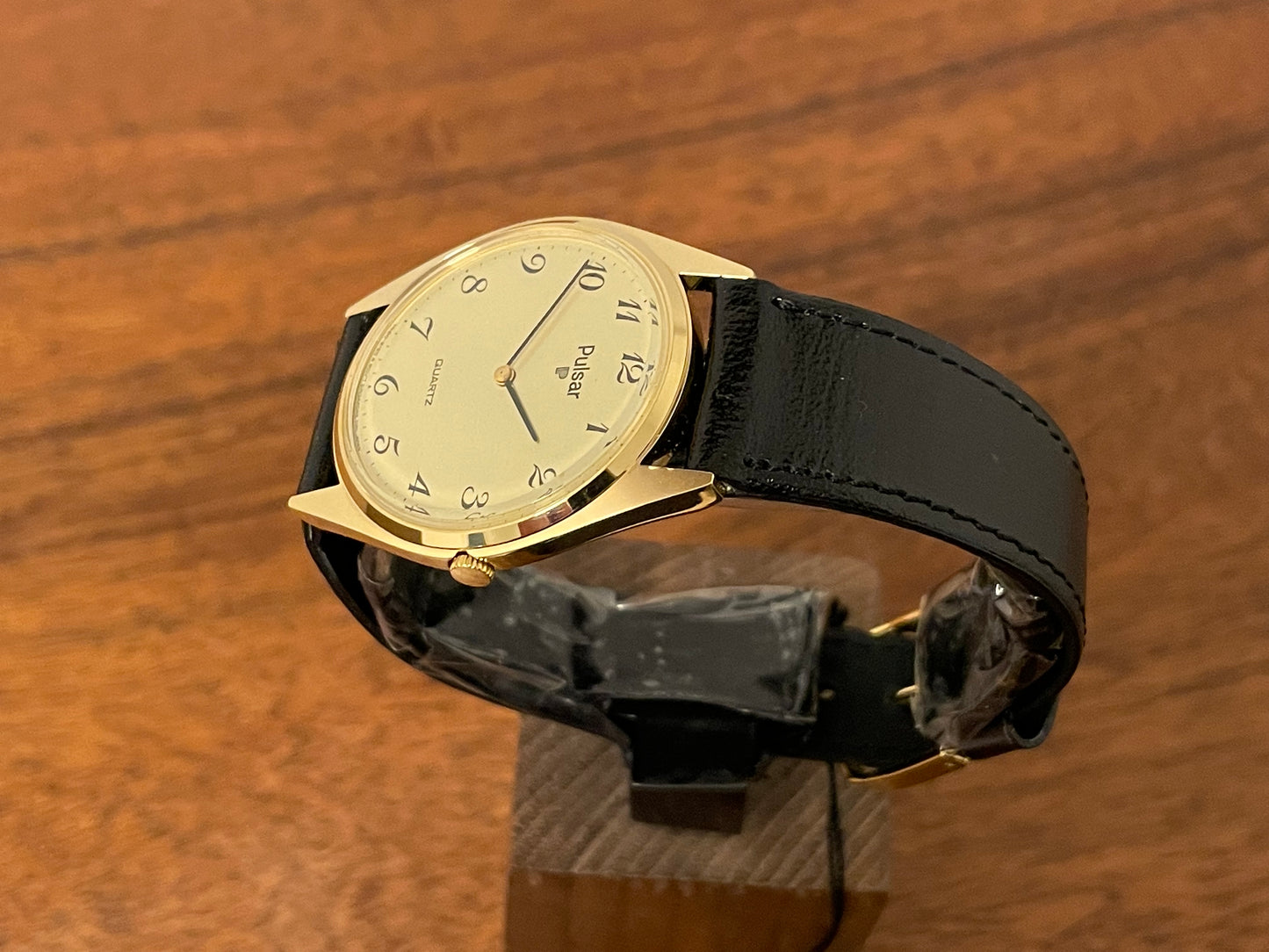 (1991) Pulsar Y480-0460 dress watch - gold colored case - matt champagne dial w/ black Arabic numerals - (NOS)