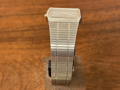 (1985) 5Y02-5010 Seiko 5 quartz - integrated bracelet - silver brushed dial w/ stick markers (mint)