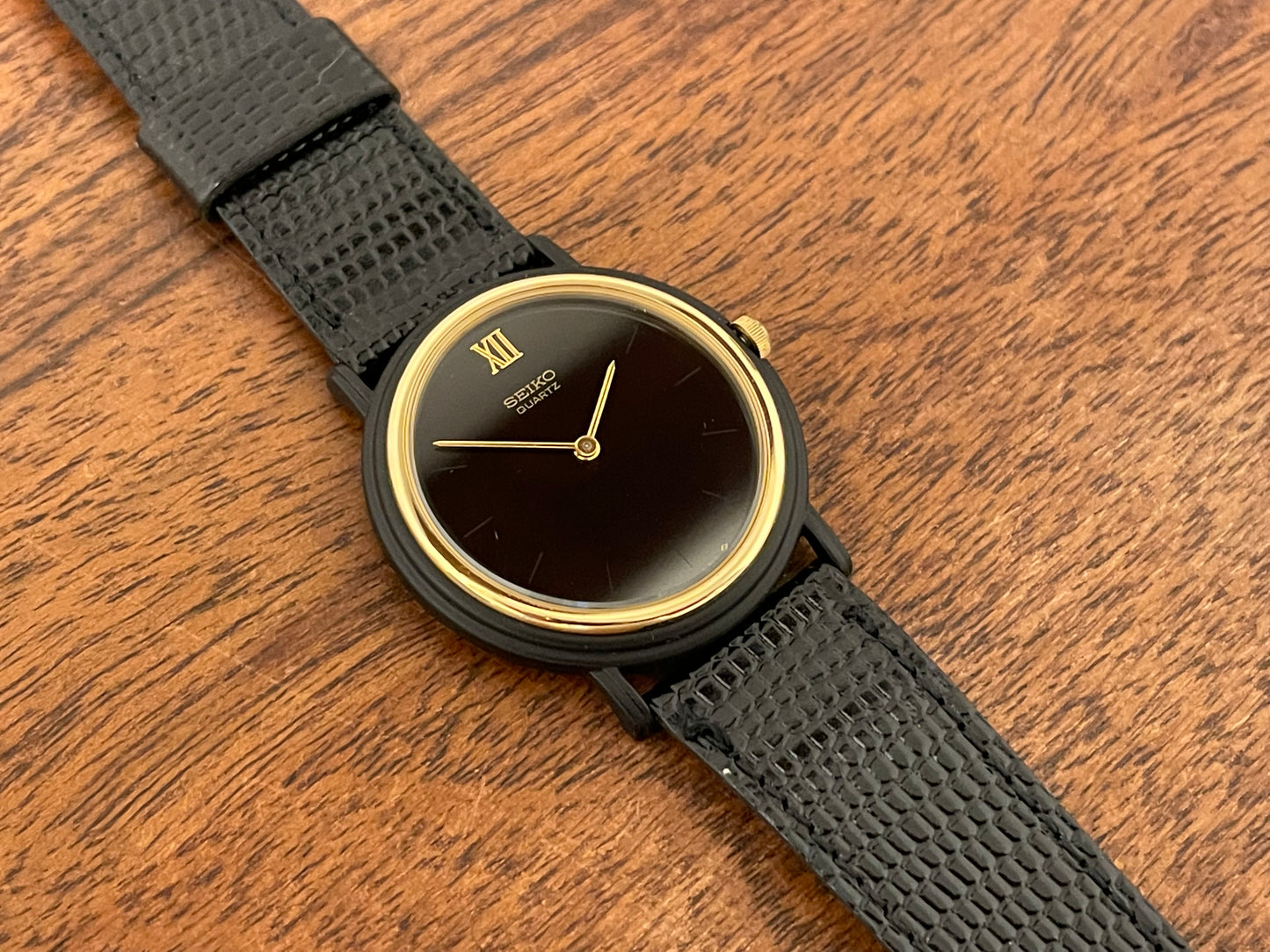 (1993) Seiko 6530-5120 dress watch- oval black case w/ gold bezel en hands (NOS)