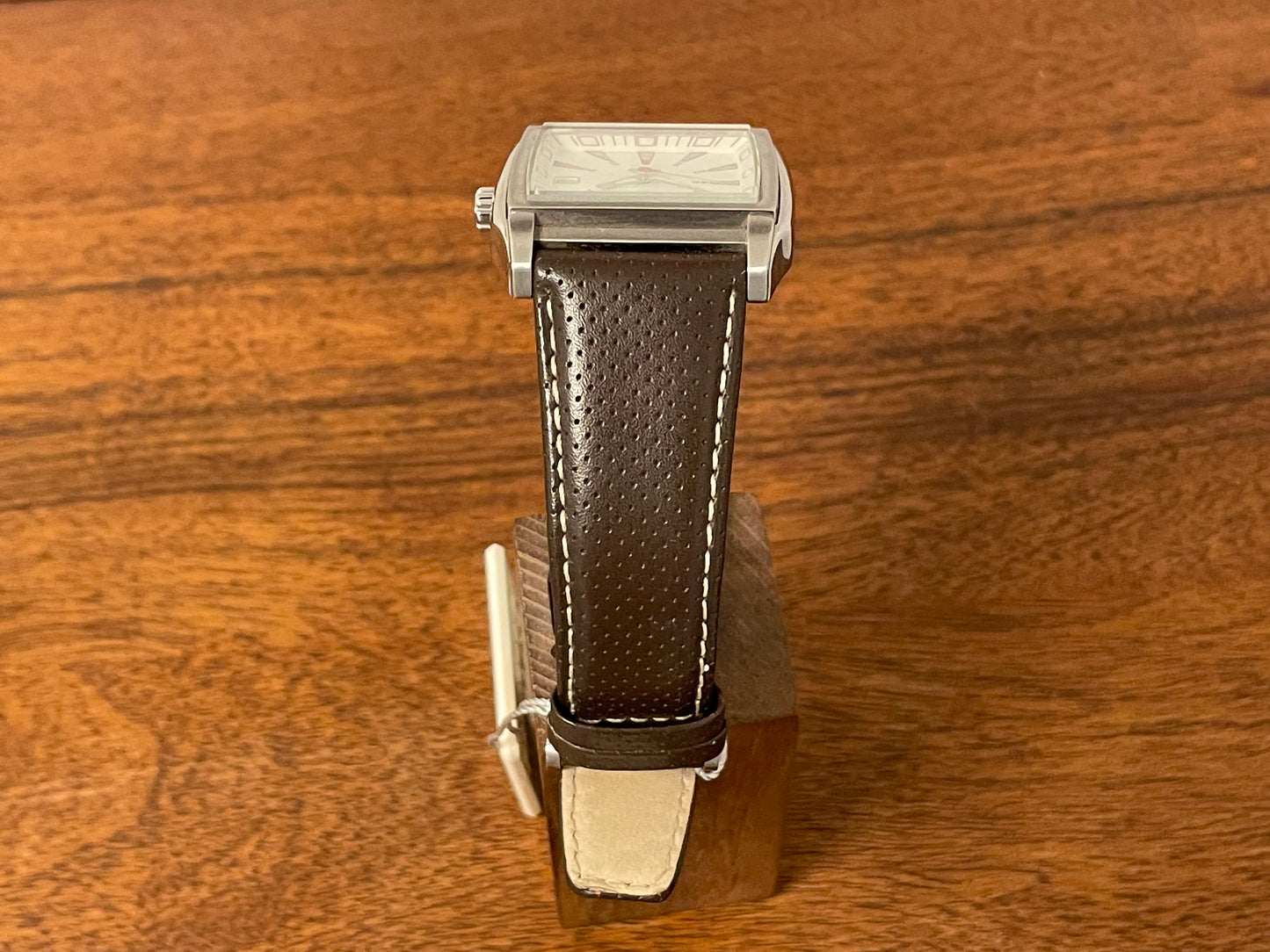 (2007) Seiko 7N42-0DN0 "Tank Jumbo" - white dial w/ red highlights (NOS)
