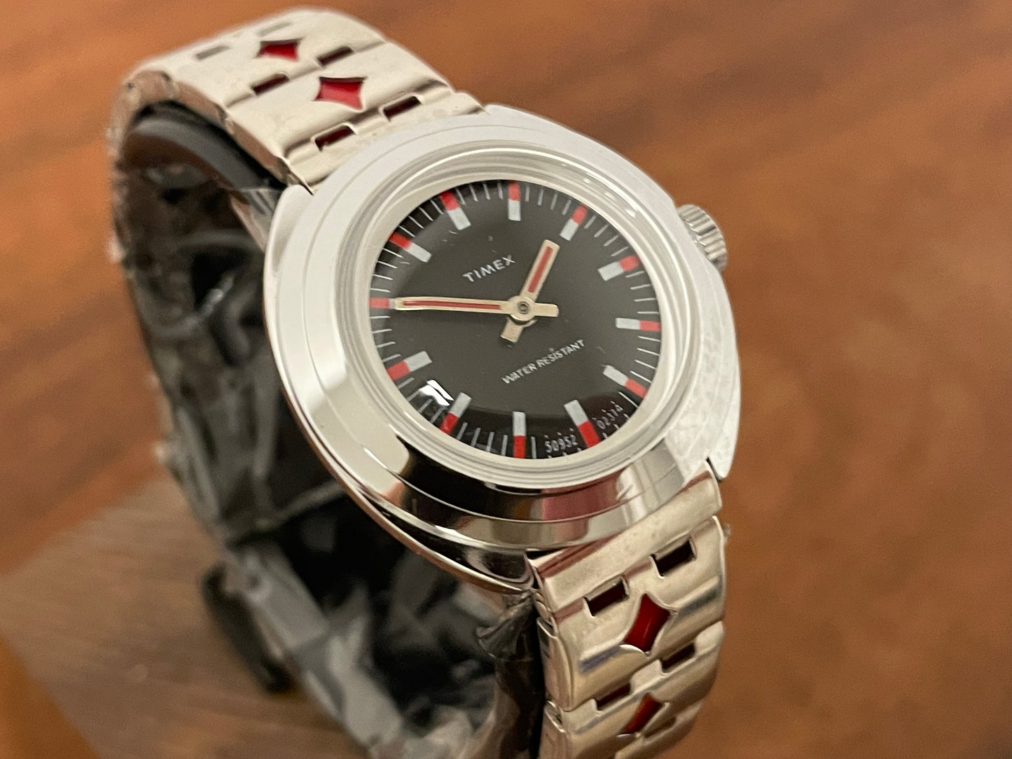 (1970s) Timex 509-528 dress watch - silver case - black dial w/ silver & red markers - small size (NOS + full set)