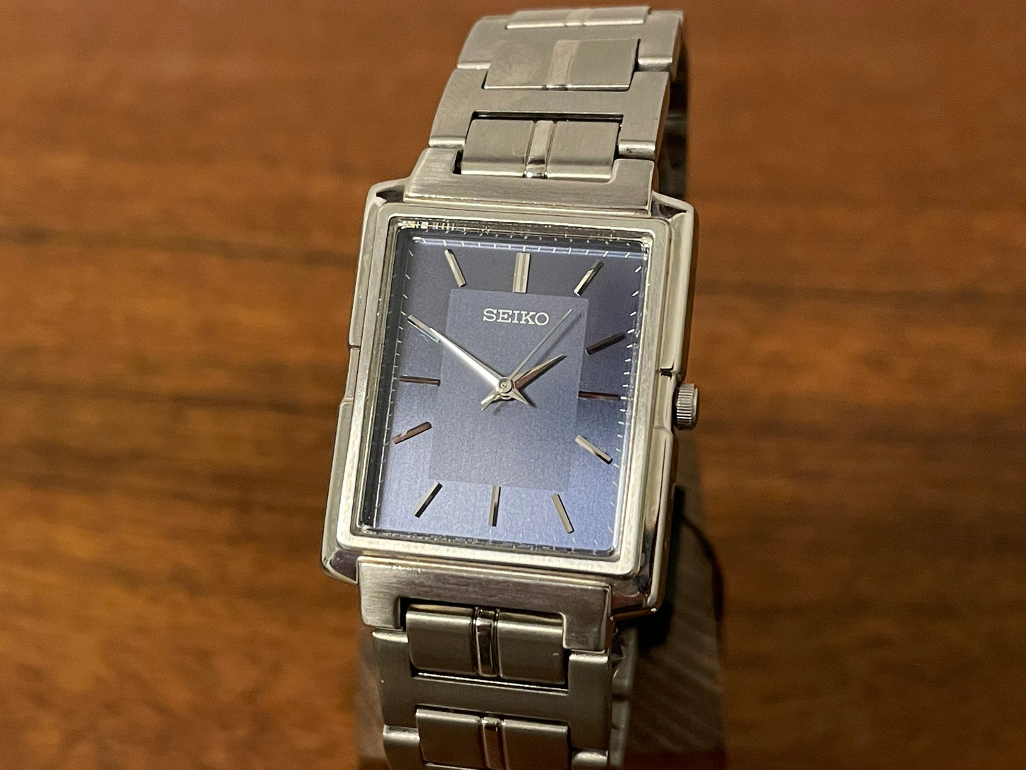 (1991) Seiko 7N01-5C90 - integrated bracelet - blue dial w/ silver markers (NOS)