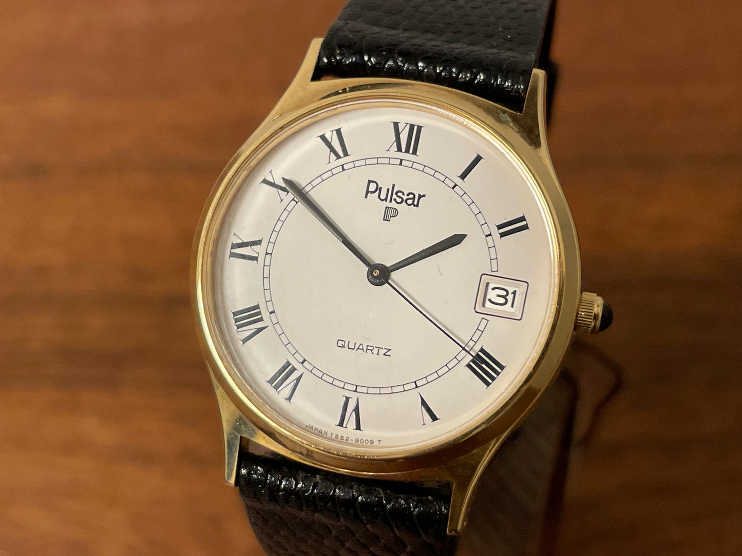 (1990) Pulsar Y552-8009 dress watch - gold colored case - white dial w/ black Roman numerals (NOS)