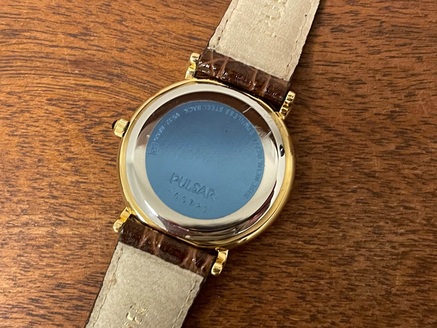 (2000) Pulsar V532-8A60 dress watch - gold colored case - white dial w/ black Roman numerals (NOS)