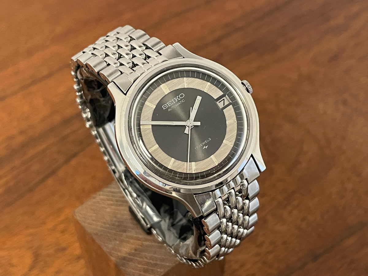 (1975) Seiko 7005-7110 automatic 17 jewels - "bullseye" dial w/ date window