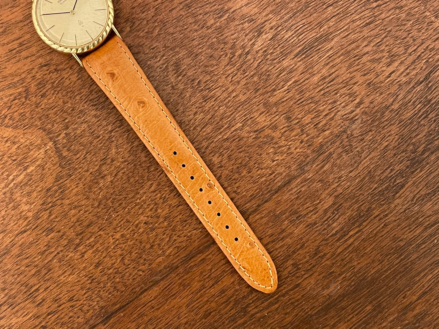 (1977) Seiko 43-0150 14K solid gold dress watch - rope bezel -  gold textured dial w/ gold markers