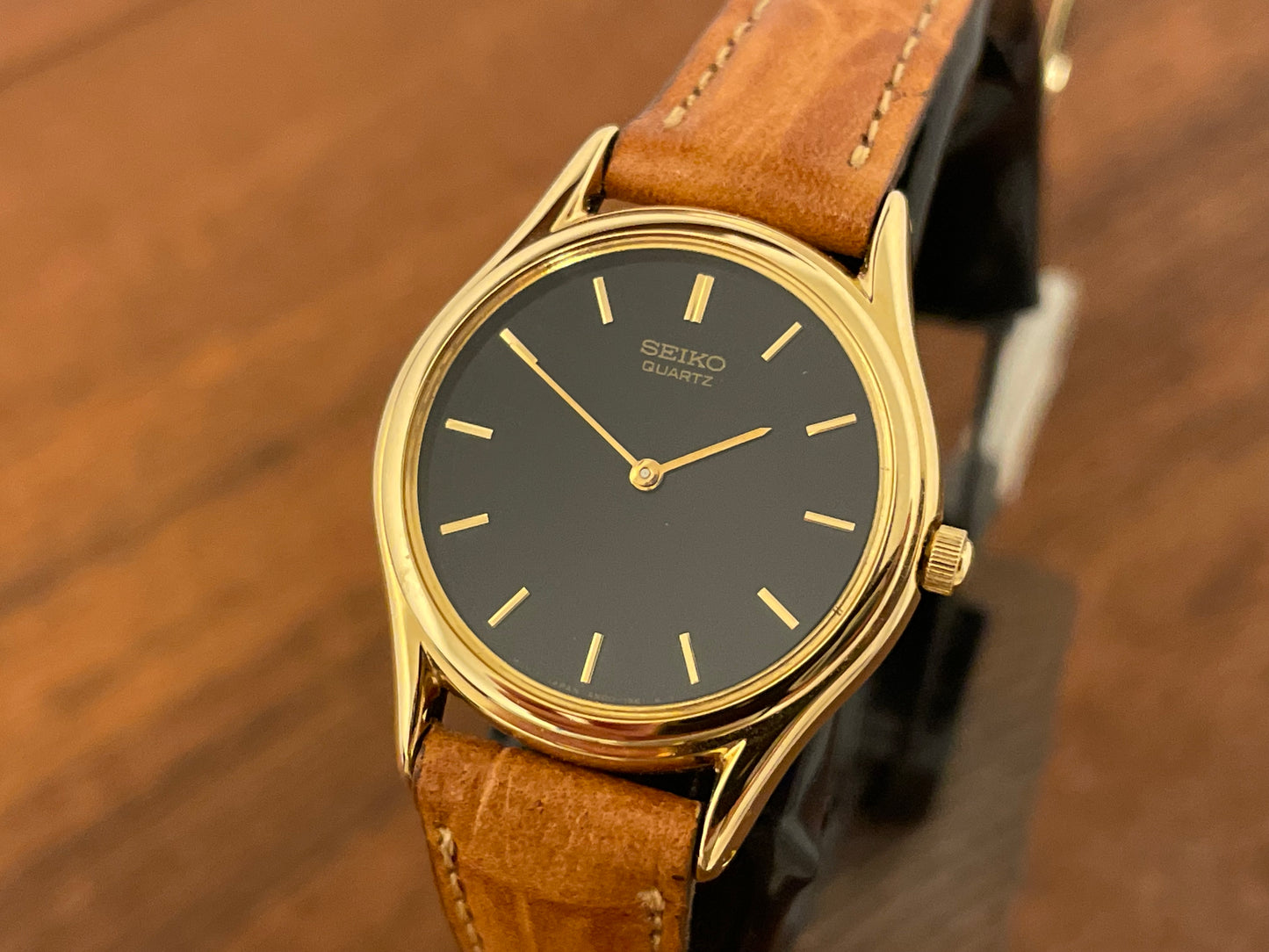(1993) Seiko 4N00-0591 dress watch - gold bezel w/ black dial and gold markers - small size (NOS)