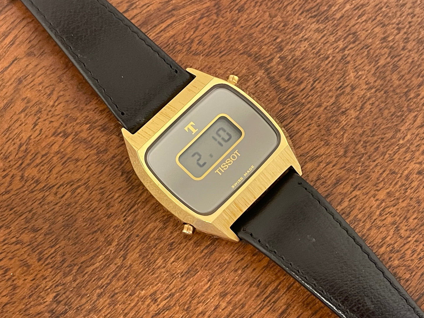(1970s) Tissot 652-95010 cal. 4012 digital watch  - gold case - mirror dial w/ LCD (NOS)
