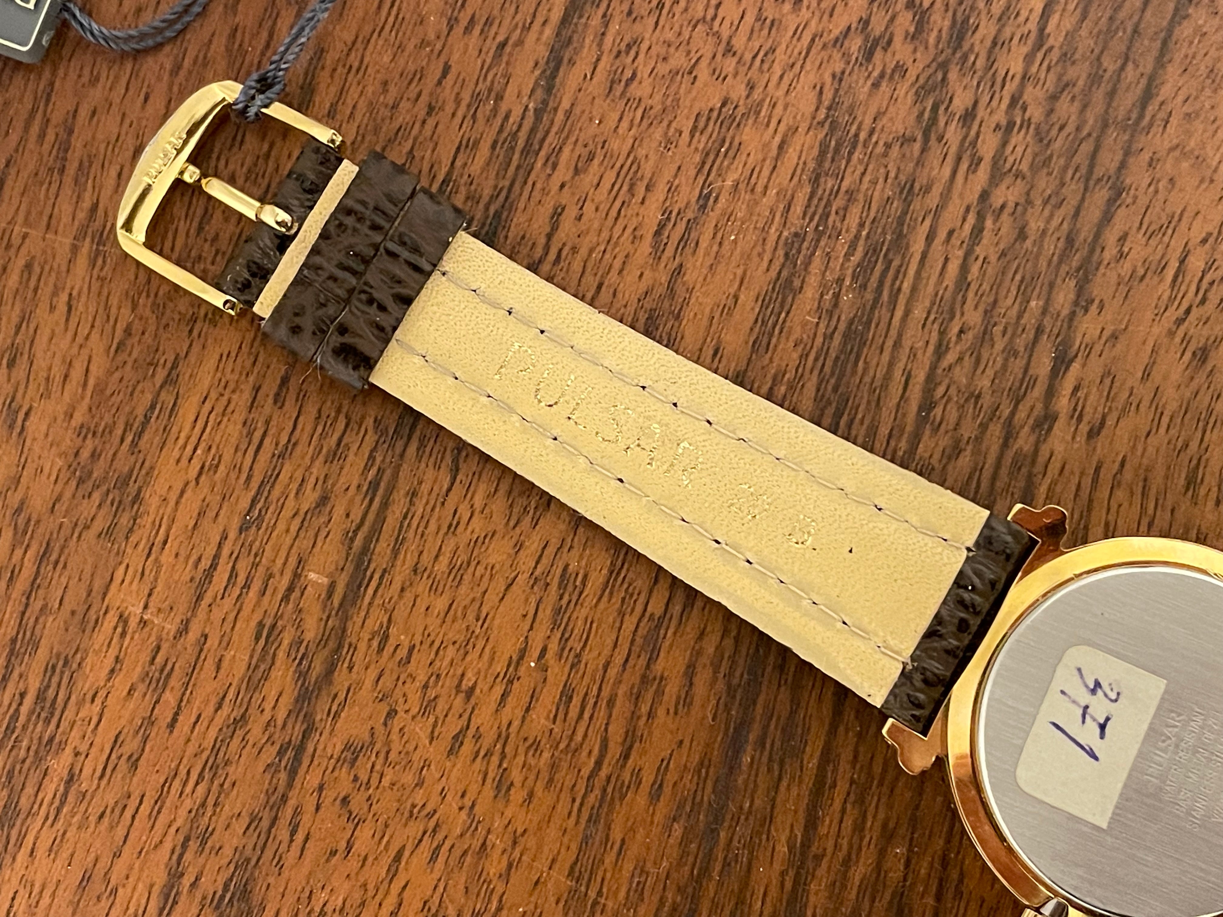 1992) Pulsar V722-7000 World Time - gold case - diamond dust dial
