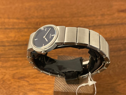 (2000) Seiko V700-6L20 - blue dial with silver markers - small size (NOS)