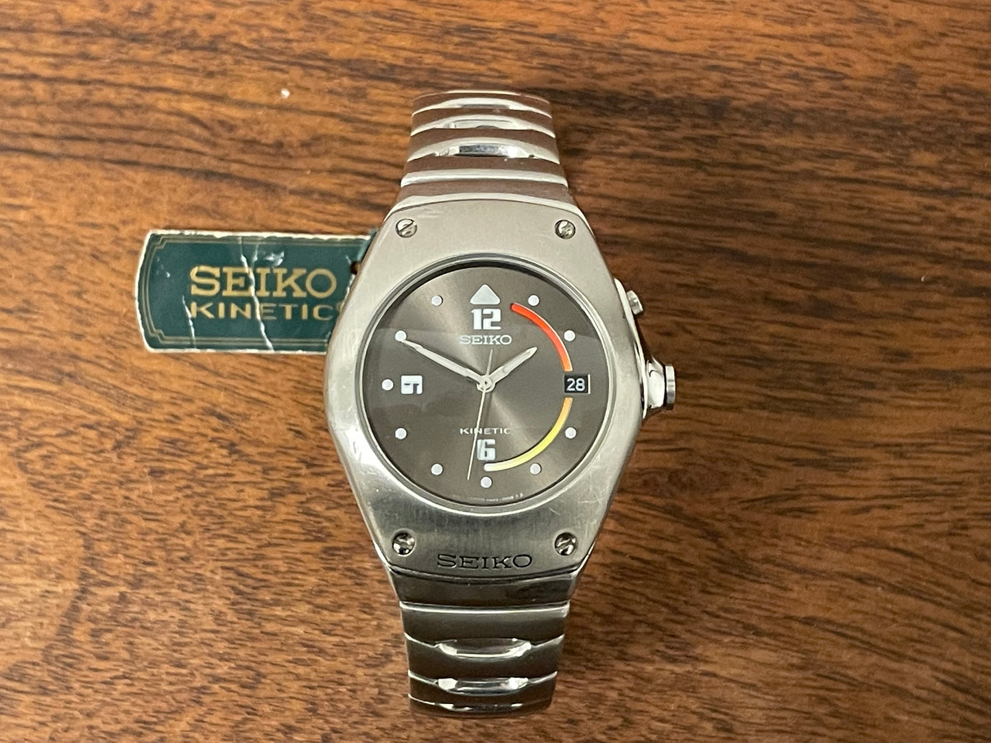 (1999) Seiko 5M42-0E39 Kinetic Arctura - full stainless steel bracelet - grey dial w/ white numerals & markers (NOS)