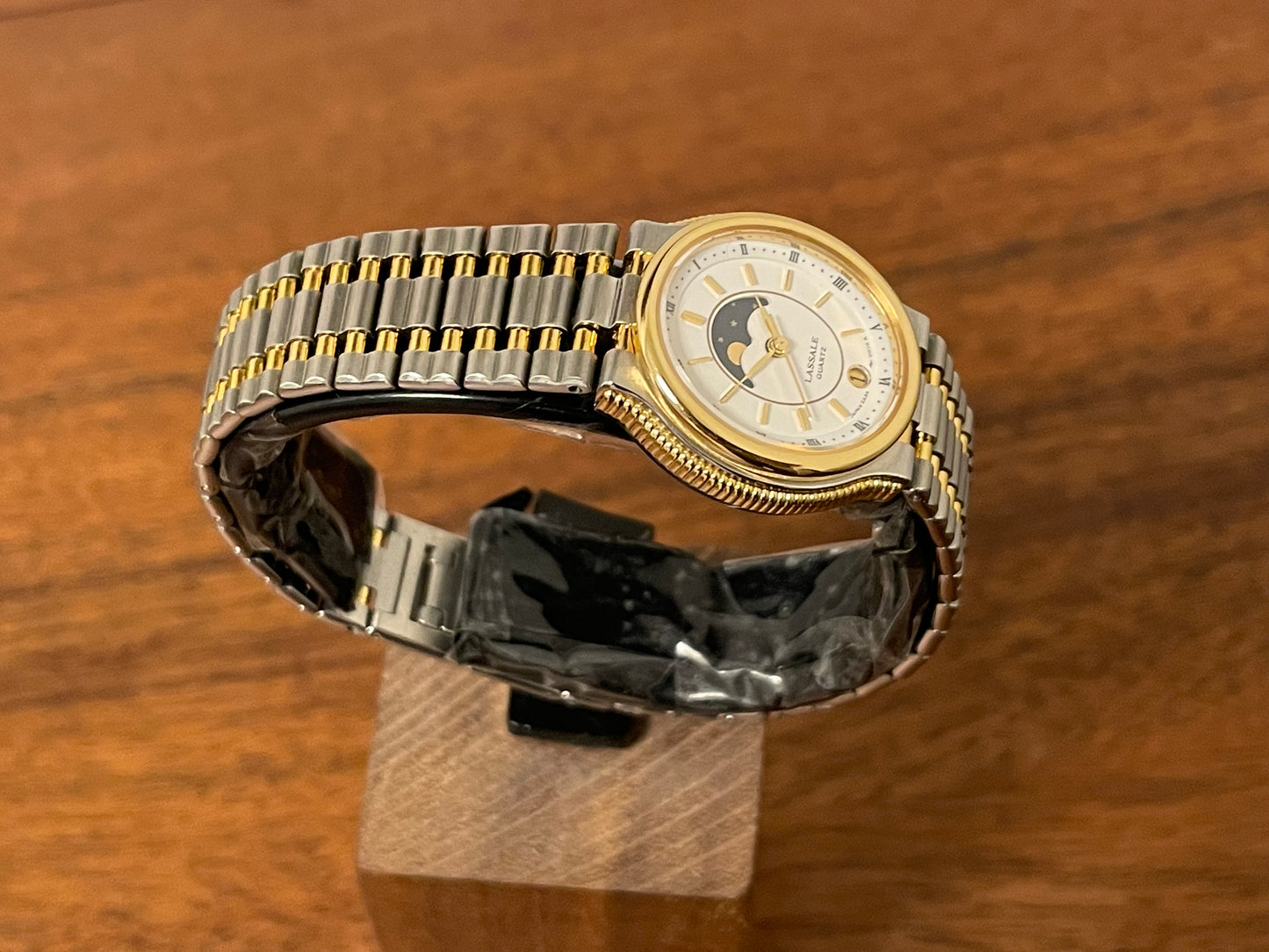 (1985) Lassale (by Seiko) 7454-5009 dress watch - white dial w/ moonphase complication (NOS)