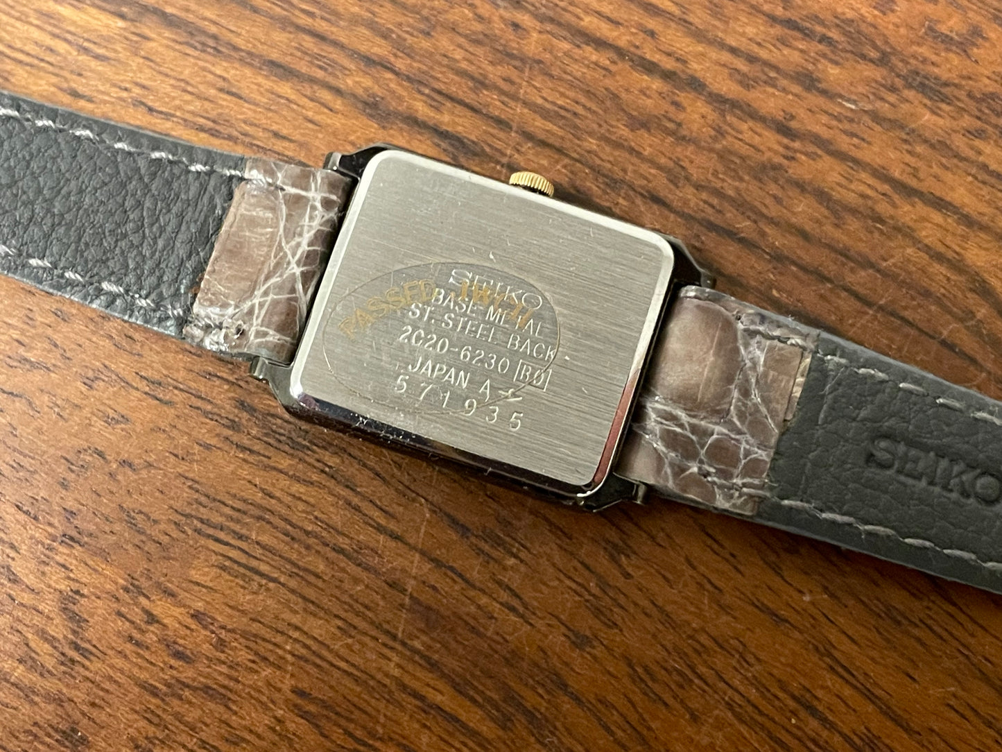 (1985) 2C20-6230 "Tank" - grey case - silver striped "pyjama" dial w/ gold stick markers - small size (NOS)