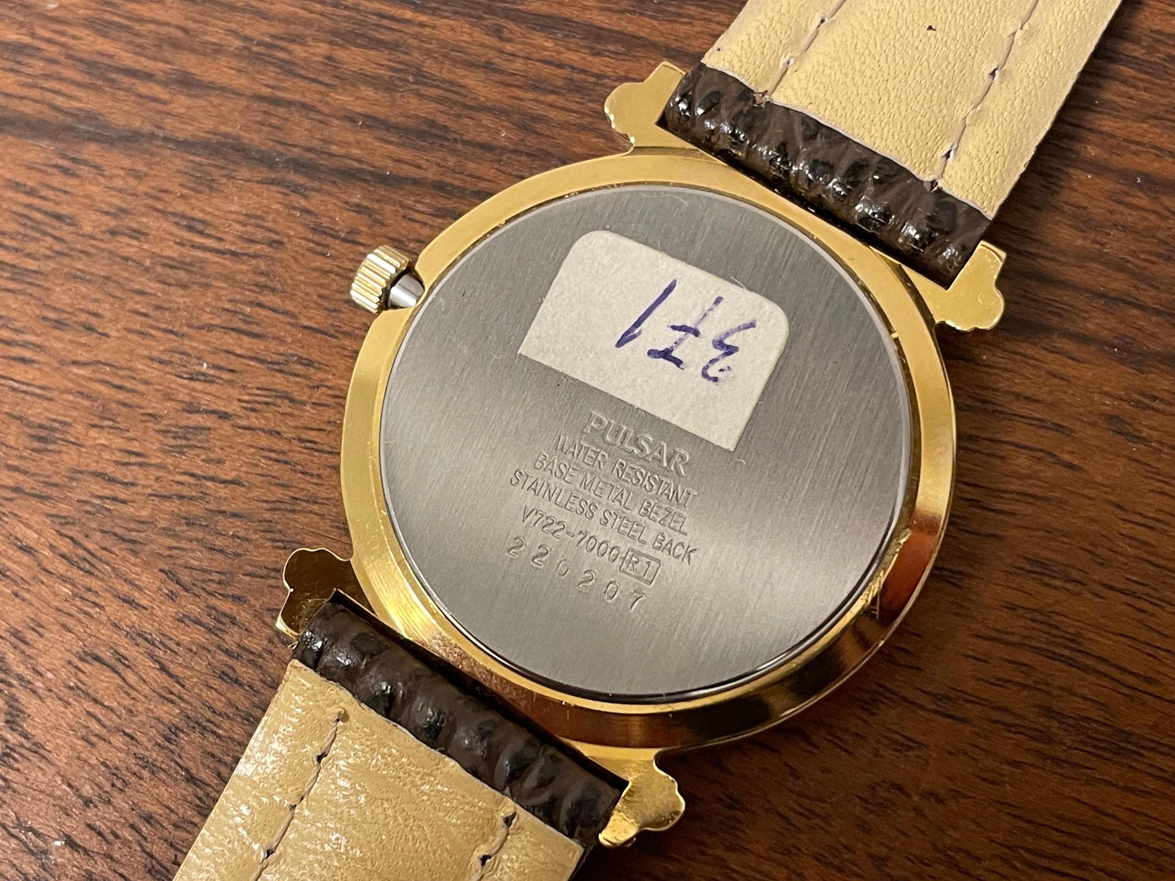 1980s/1990s) Pulsar V722-7000 World Time - gold colored case